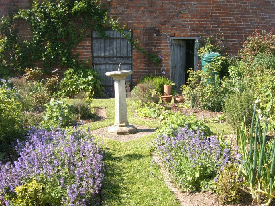 herb garden 3.jpg