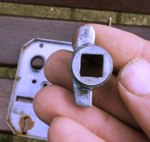 Asymmetrically warn actuator